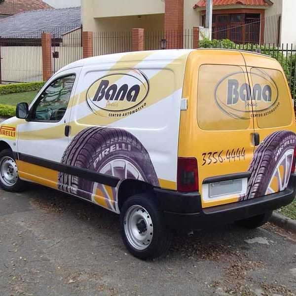 bana pneus carro envelopado