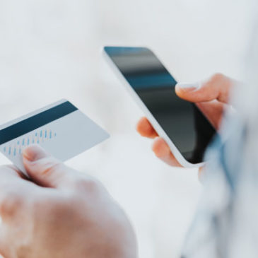 Mobile: pesquisa da RTB House revela aumento no uso dos dispositivos móveis durante as férias